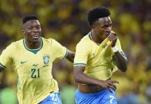 Vini Jr e Luiz Henrique comemoram gol da Seleção Brasileira.
