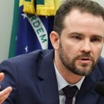 Dario Durigan: movimentação diária de operadores de apostas caiu de R$ 600 milhões para zero após proibição Foto tirada do ministro da Fazenda Dario Durigan durante coletiva do Governo Federal.