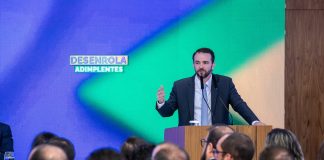 Dario Durigan, ministro da Fazenda, discursa durante apresentação do Desenrola Adimplentes.