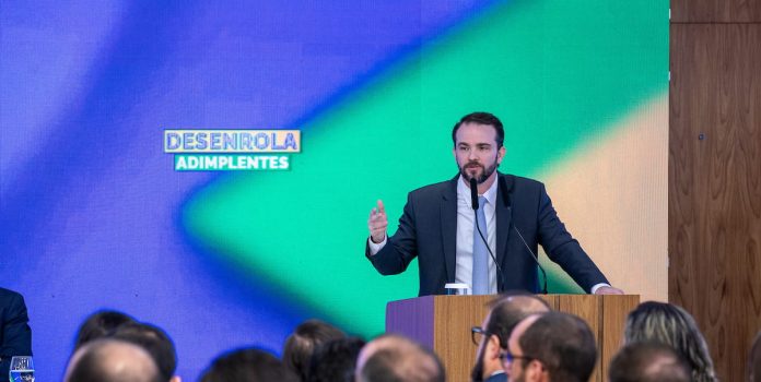 Dario Durigan, ministro da Fazenda, discursa durante apresentação do Desenrola Adimplentes.
