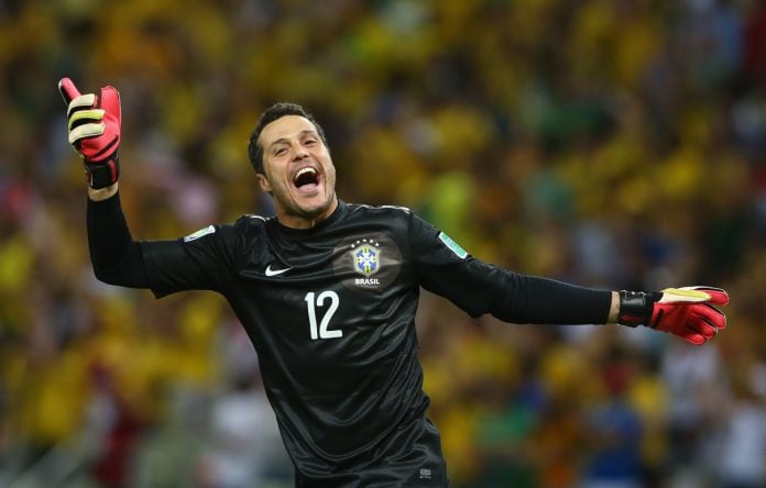 Julio-Cesar-Estrela-Penalty-Duel-BGaming Júlio Cesar vestindo a camisa da Seleção Brasileira.