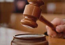 Justiça determina que SevenX Gaming devolva R$ 180 mil a apostador diagnosticado com ludopatia Martelo utilizado por juízes em tribunais de justiça.
