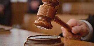 Martelo utilizado por juízes em tribunais de justiça.