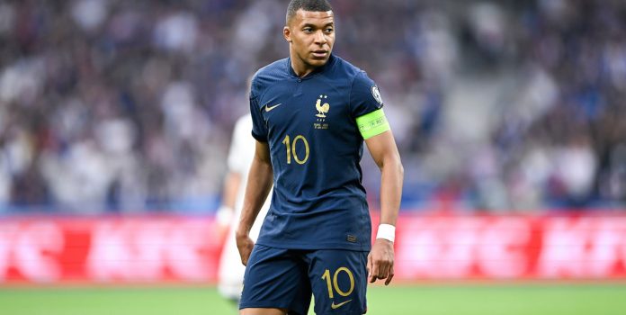 Foto tirada de Kylian Mbappé, um dos jogadores da França insatisfeitos com a campanha da Betclic.