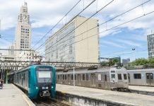 Trem da SuperVia na Estação Central do Brasil do Rio de Janeiro