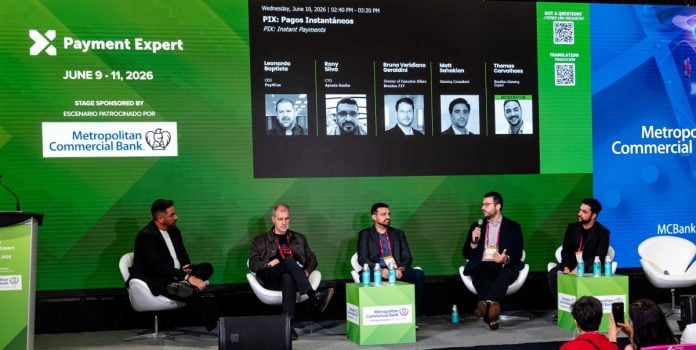Thomas Carvalhaes, Ari Celia, Rony Silva, Bruno Veridiano Geraldini e Matt Sahakian discutindo sobre o Pix no SBC Summit Americas 2026