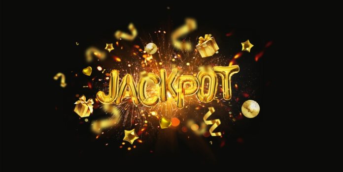 bet365-anuncia-lancamento-do-Jackpot365-no-Brasil Jackpot escrito em balões dourados sobre um fundo preto