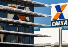 Fachada de uma agência da Caixa Econômica Federal.
