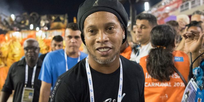 CreedRoomz-Lanca-Ronaldinho-Kickoff-Roulette Ronaldinho Gaúcho é fotogrado durante Carnaval do Rio de Janeiro.