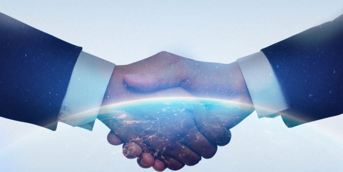 EGT-Firma-Parceria-com-Paranabet Aperto de mãos.