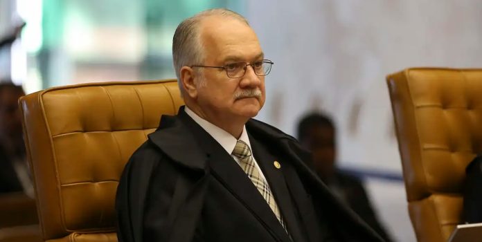 Edson-Fachin-Se-Reune-Com-Dario-Durigan-Para-Discutir-Regulacao-de-Apostas Foto de Edson Fachin, ministro e presidente do STF.