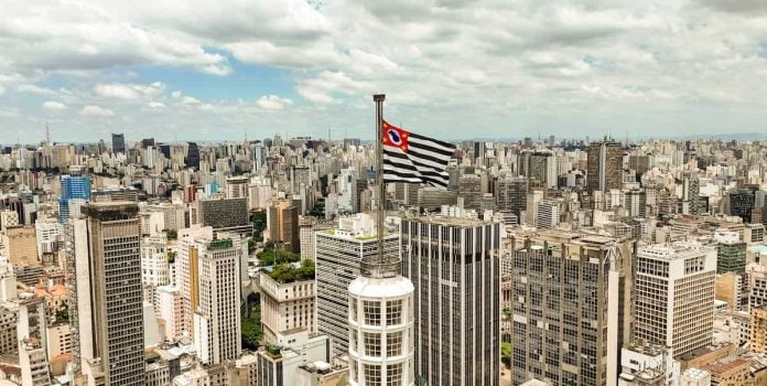 Bandeira da cidade de São Paulo, onde fica sediada a FPF.