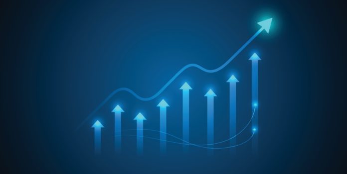 Levantamento-da-Klavi-analisa-picos-de-transacoes-em-sites-de-apostas-durante-o-Mundial- Gráfico de crescimento financeiro com setas brilhantes, linha de tendência e fundo azul