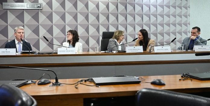 Parlamentares, especialistas e profissionais em audiëncia pública discutindo a publicidade de apostas na Copa do Mundo de 2026