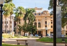 Ribeirão Preto restringe publicidade de apostas em espaços públicos e locais privados de acesso coletivo Fachada do Theatro Pedro II, em Ribeirão Preto, São Paulo