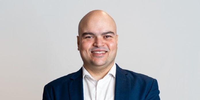 SBC-Summit-2026-Fellipe-Fraga-antecipa-debates-sobre-IA-no-iGaming Fellipe Fraga sorrindo em fundo claro