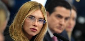 TJDFT dá 48 horas para Virginia e Blaze retirarem anúncios irregulares de apostas Foto tirada de Virginia Fonseca enquanto ela depunha na CPI das Bets.