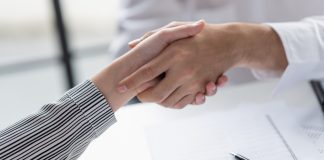 Weebet e Optimove firmam parceria para aprimorar estratégias de CRM e marketing dos operadores brasileiros Aperto de mão