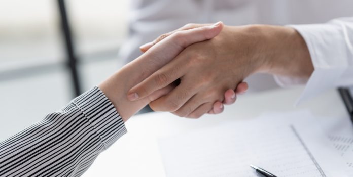 Weebet-e-Optimove-firmam-parceria-para-aprimorar-estrategias-de-CRM-e-marketing-dos-operadores-brasileiros Aperto de mão