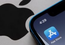 Apple enfrenta ação de R$ 300 milhões por suposto acesso de menores a aplicativo de cassino App Store e símbolo da Apple