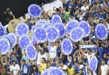 Torcida do Cruzeiro comemora no Mineirão.