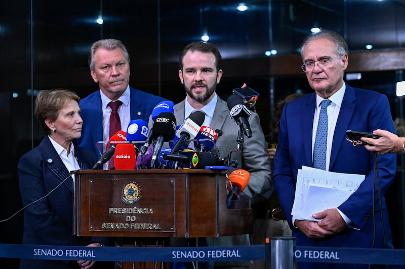 Dario Durigan, ministro da Fazenda, dá coletiva no Senado Federal.
