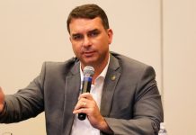Foto do senador Flávio Bolsonaro (PL) no Senado Federal.