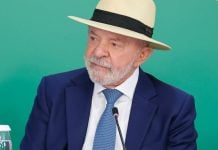 Presidente Lula é fotografado durante anúncio do governo.
