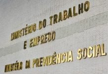 Ministro do Trabalho defende proibição das apostas no Brasil e cita impactos na saúde dos trabalhadores Fachada do Ministério do Trabalho e Emprego, em Brasília