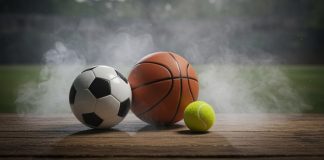 Bolas de baquete, tênis e futebol em um fundo com fumaça, feita com IA
