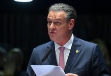 Senador Carlos Fávaro apresenta projeto de lei para extinguir licenças de casas de apostas em até 5 anos Senador Carlos Fávaro apresenta projeto para proibir apostas online.
