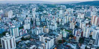 Criciúma (SC) cria grupo de apoio para combater a ludopatia Vista aérea da cidade de Criciúma, Santa Catarina