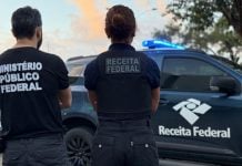 Agentes da Receita Federal e do MPF durante a Operação Jogo de Sombras