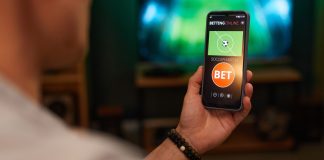 SPA possui 40 processos administrativos sancionadores contra operadores em andamento Um celular exibindo uma simulação de aposta esportiva