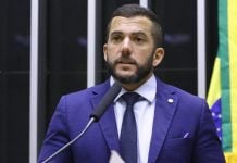 Carlos Jordy propõe proibição das apostas.
