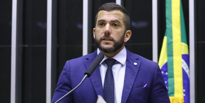 carlos-jordy-defende-proibicao-das-apostas-online Carlos Jordy propõe proibição das apostas.