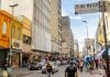 Casas de apostas investem R$ 422 milhões em mídia exterior em SP; Prefeitura prepara restrições Rua 25 de março, em São Paulo