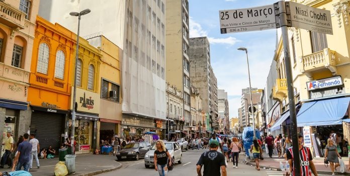 sp-deve-restringir-publicidade-apostas-empresas-investem-milhoes Rua 25 de março, em São Paulo