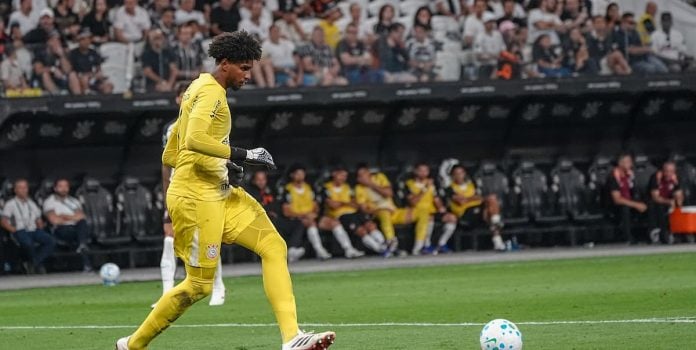 7K-Poker-Anuncia-Hugo-Souza-Como-Embaixador Hugo Souza, goleiro do Corinthians.