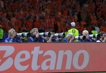 Advogados enxergam possível violação à Lei das Apostas e violação direta do CDC em suposta oferta de bônus da Betano por avaliações positivas; operadora nega Placa publicitária da Betano em estádio de futebol.
