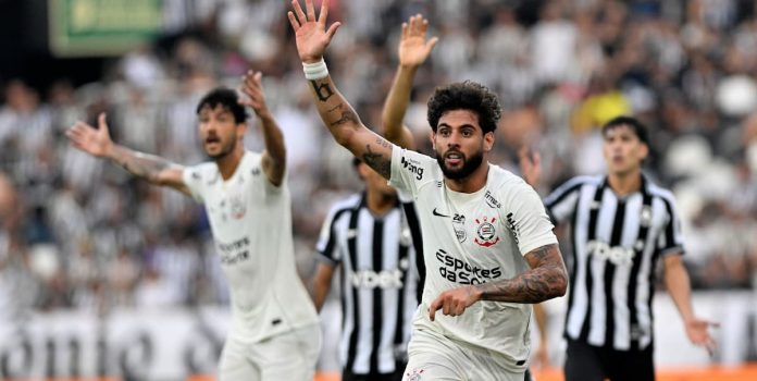 Jogadores do Corinthians celebrando gol.