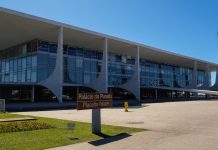 Governo brasileiro cria comitê para fiscalizar apostas e publicidade ilegal Palácio do Planalto, sede oficial do governo.