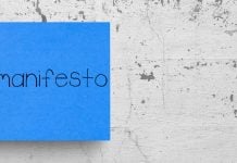 Manifesto em uma parede.