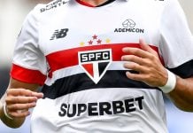 Clubes de São Paulo avaliam possíveis impactos da restrição de publicidade de apostas Jogador William Gomes, do São Paulo, em campo em 2024