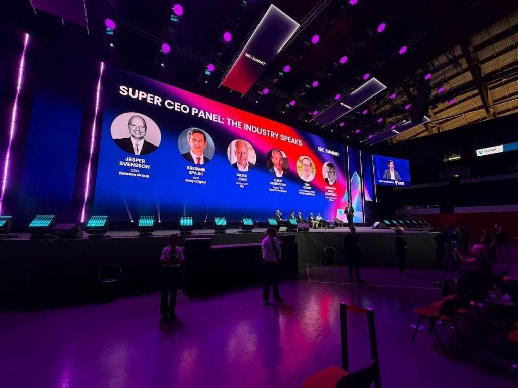 Foto do Super CEO Panel no SBC Summit 2026.