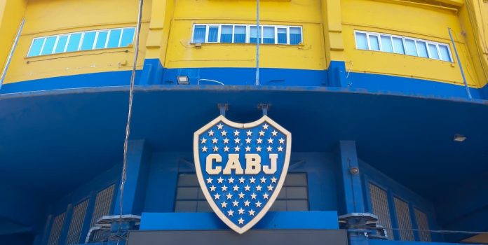 Fachada do Estádio La Bombonera, casa do Boca Juniors.