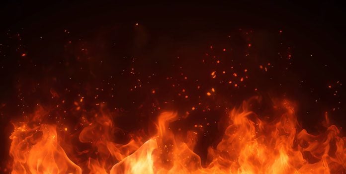 Chamas do inferno, simbolizando o novo jogo da CreedRoomz, Inferno Roulette.
