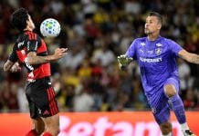 Flamengo e Fluminense se enfrentam em partida.