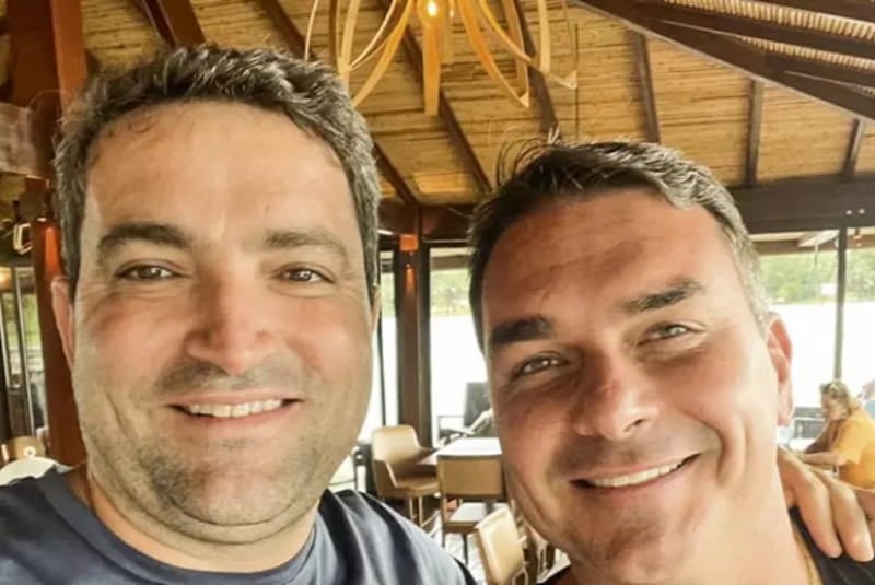 Selfie de Flávio Bolsonaro e Willer Tomaz.