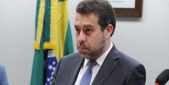 Guilherme-Boulos-Reconhece-Impacto-da-Proibicao-de-Apostas-nos-Clubes Foto de Guilherme Boulos, ministro do governo Lula.
